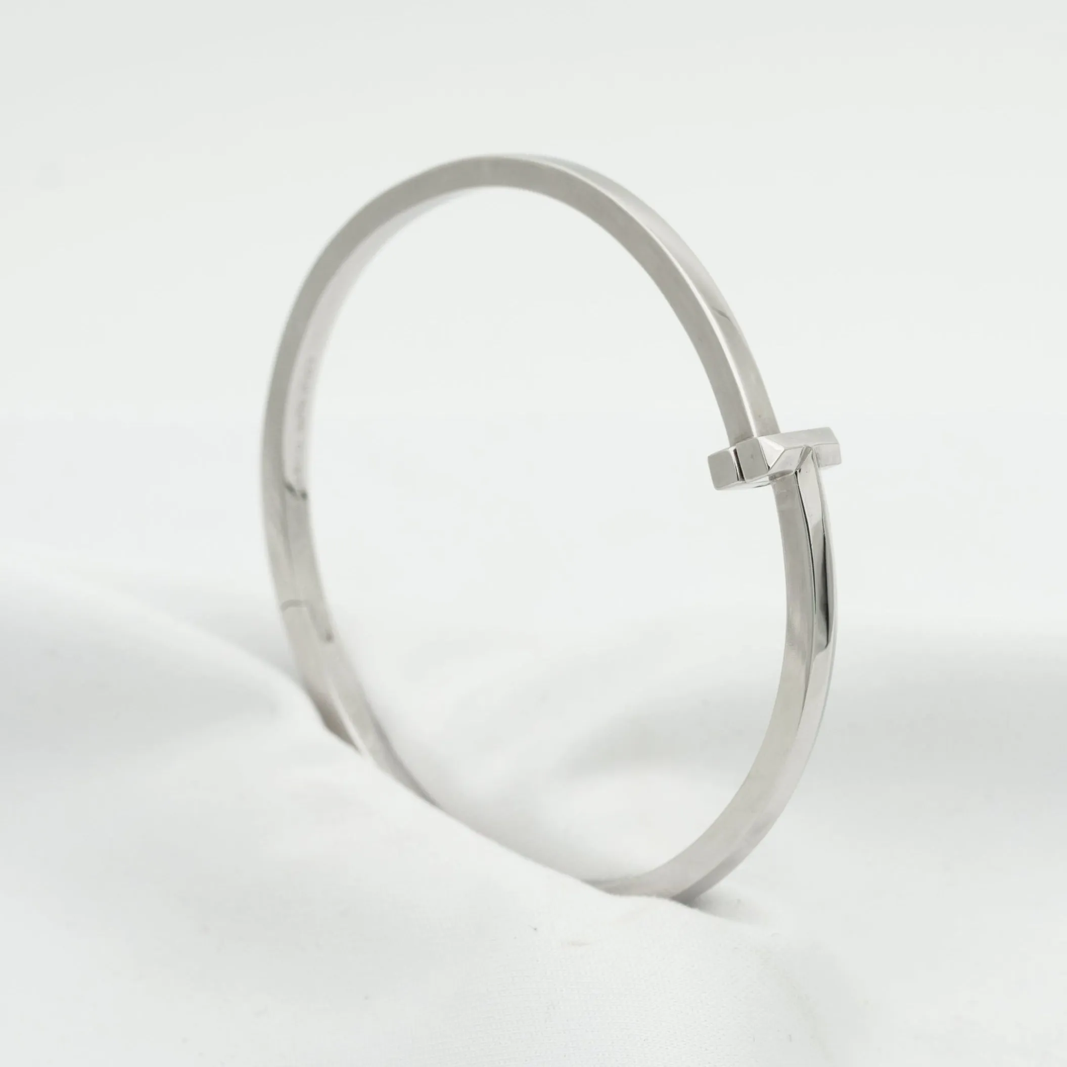 NARROW HINGED BANGLE