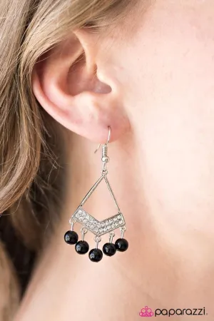 Paparazzi Earring ~ The GLAM Prize Winner - Black